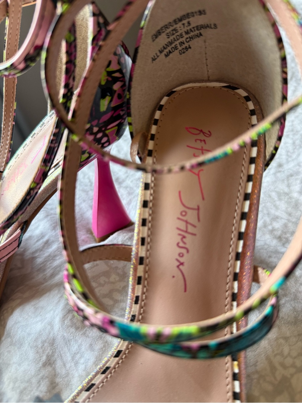 Betsy Johnson Embellished Butterfly Heels- women’s size 7.5 NWOT - Picture 2 of 8